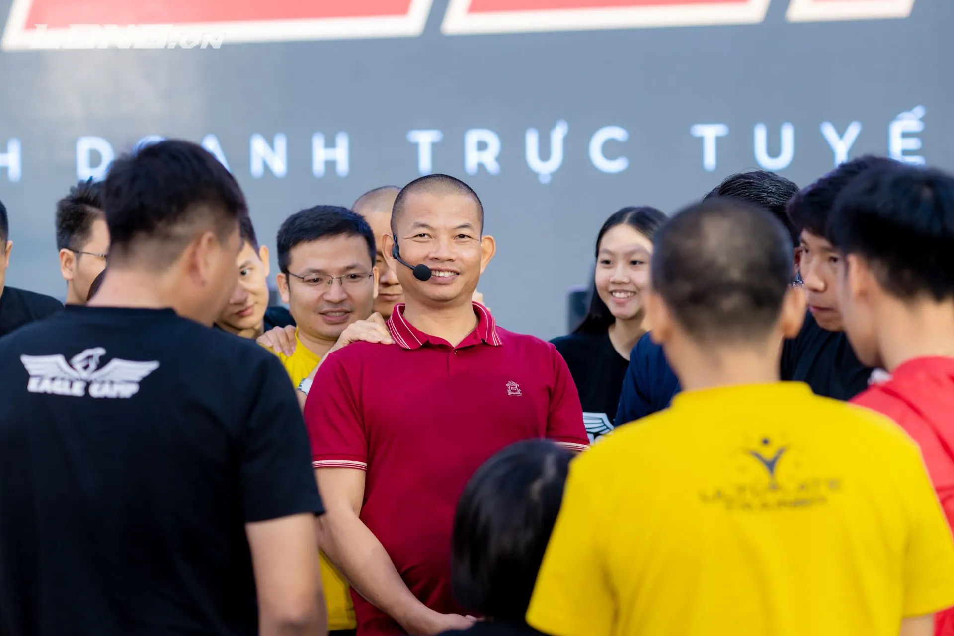 Bác sĩ Nguyễn Quang Hòa là người đồng hành cùng sức khỏe xương khớp thầy Phạm Thành Long cùng gia đình