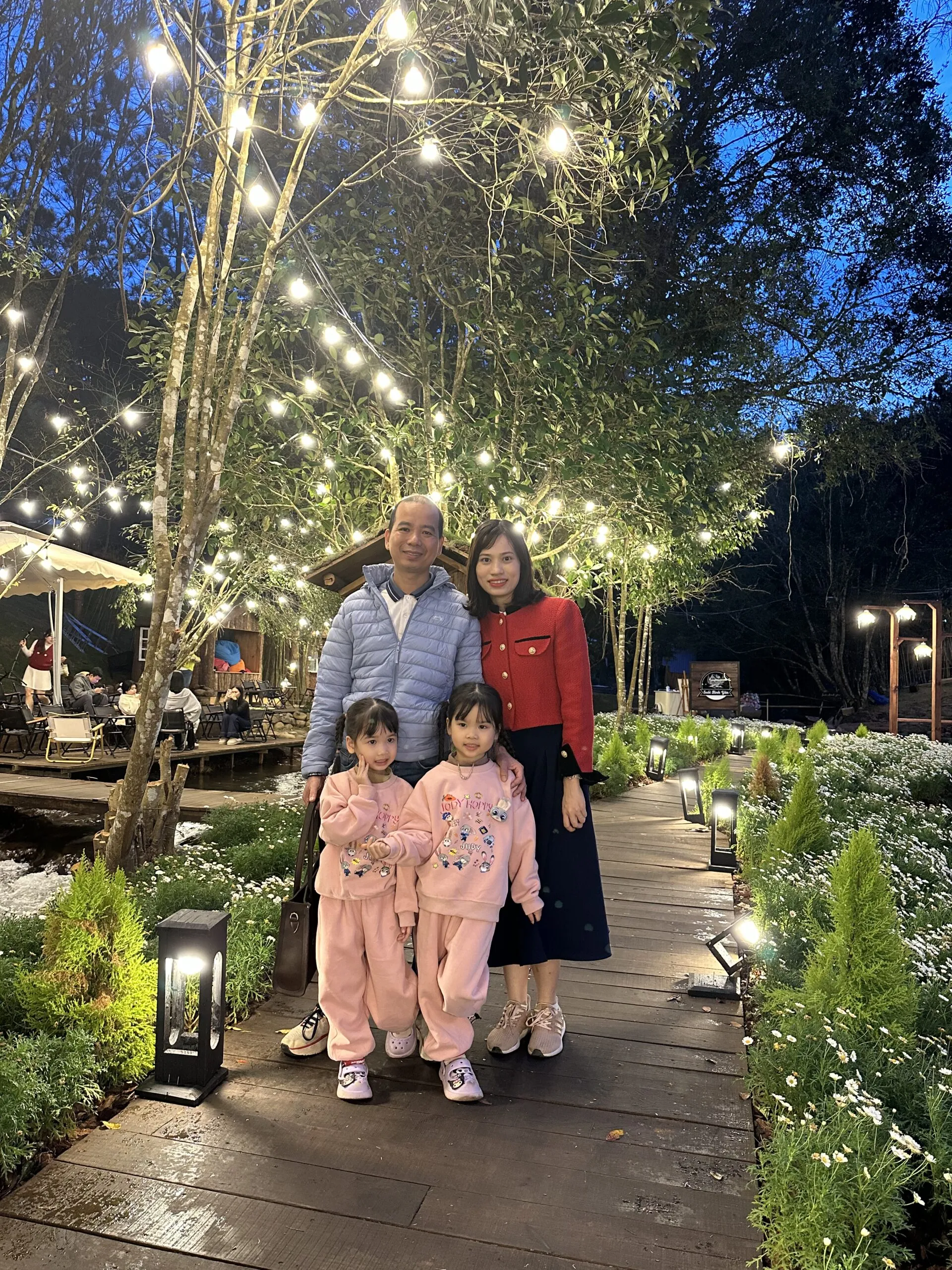 Bs Lê Xuân Dương cùng gia đình