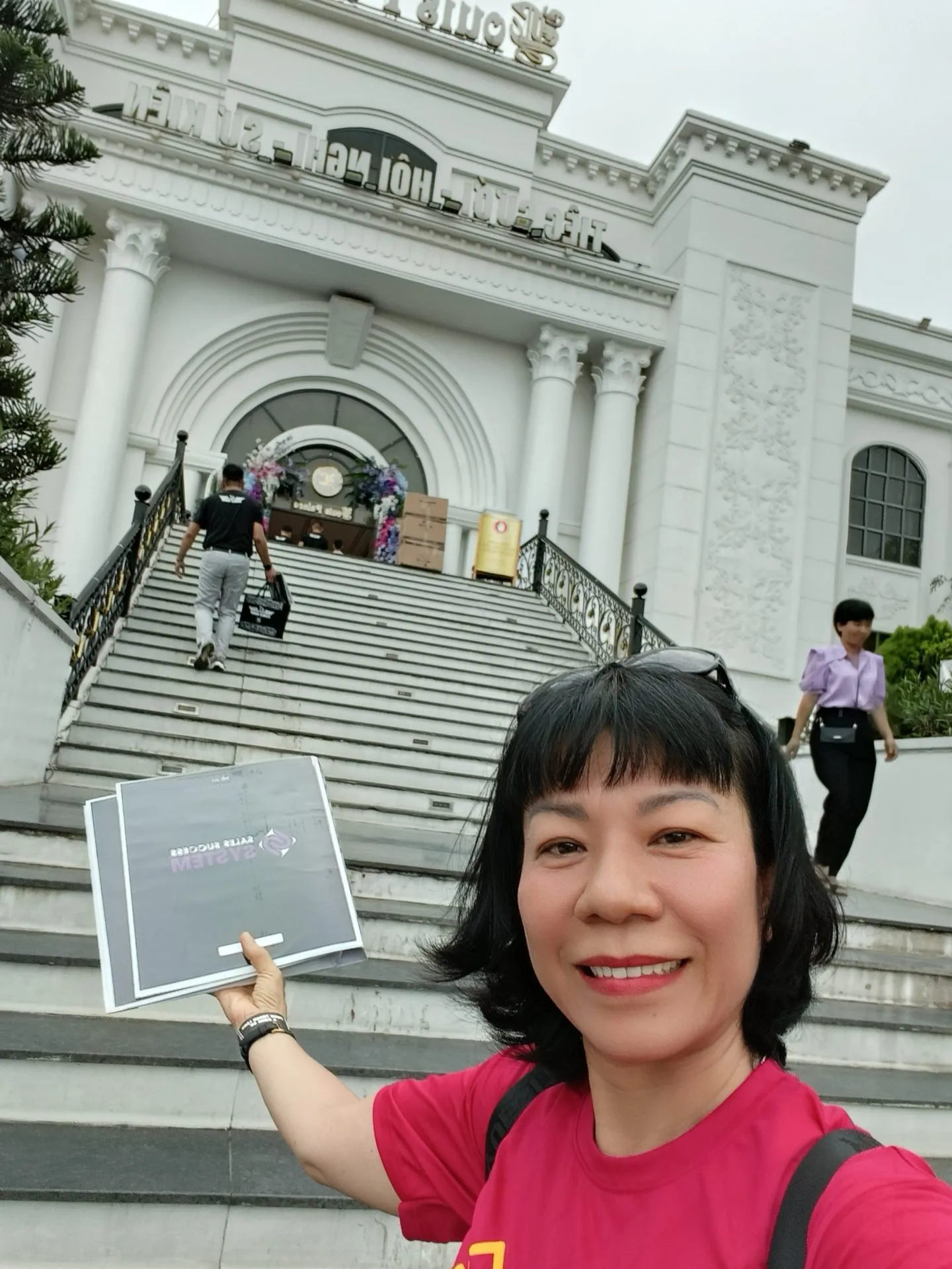 Chị Bé Ba đi học