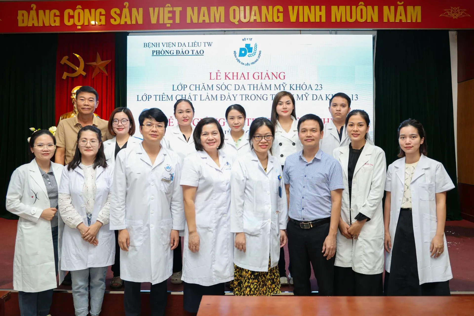 Bác sĩ Nguyễn Hương tư vấn da liễu