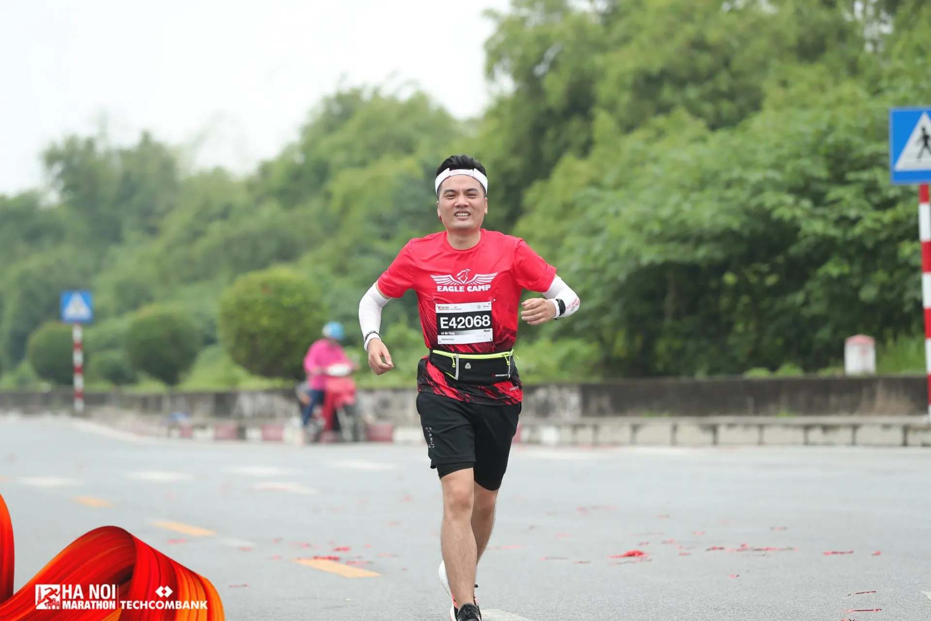 Lê Bá Tùng tri đấu Marahon