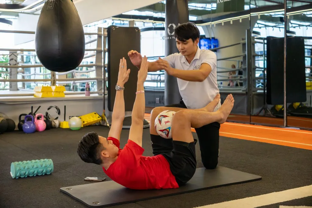 Bác sĩ Nguyễn Minh Tú hướng dẫn bệnh nhân