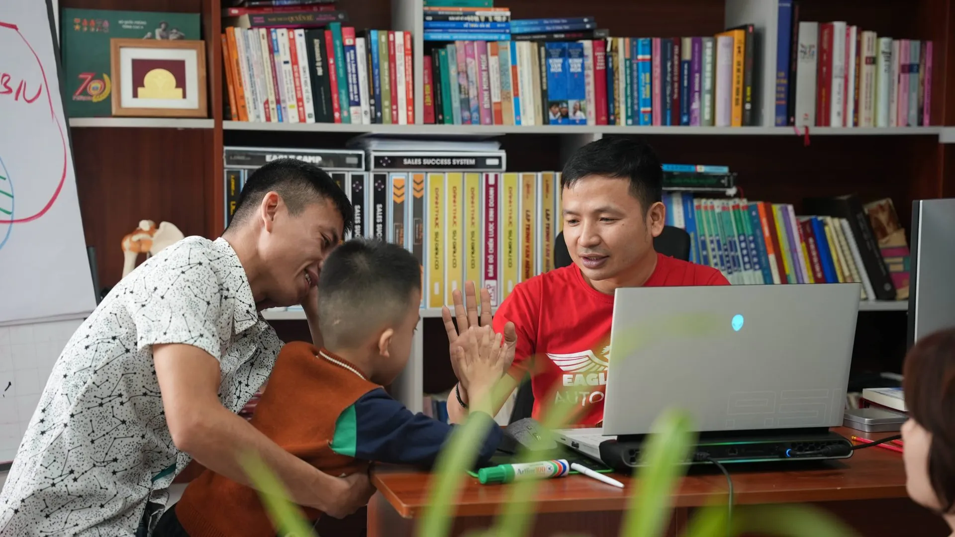 Bs Hòa và niềm vui với các bé khi tiến bộ