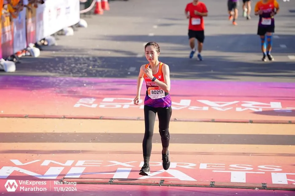 Phạm Thị Thùy An chạy Marathon